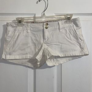 American Eagle women’s white short shorts. Size: 0